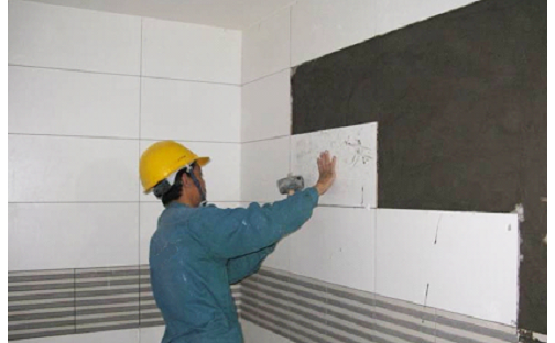 Nên hay không nên sử dụng gạch ốp tường chống thấm?