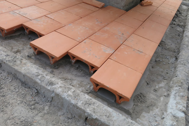 sử dụng mái chống nóng và gạch cách nhiệt